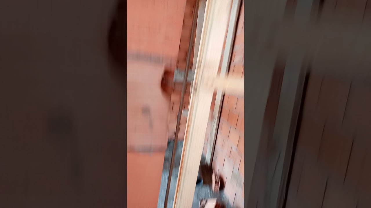 raidisseur au bord porte