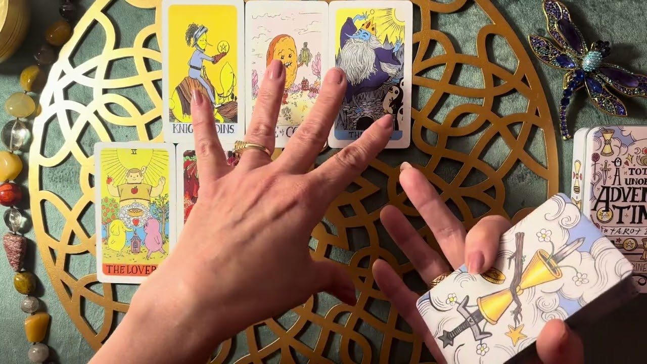 KTO SIĘ TOBIE PRZYGLĄDA 😘 #tarot #wróżba #tarotreading #tarotcards #tarotreader #tarotonline