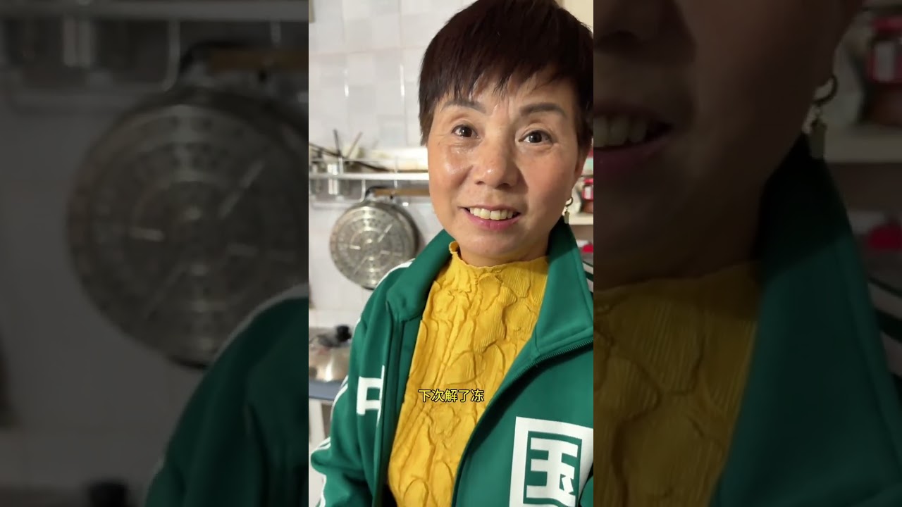只要一家人在一起，吃什么不重要！一碗豆芽面全是儿时的回忆！#陪爸妈吃饭 #豆芽面 #儿时的味道