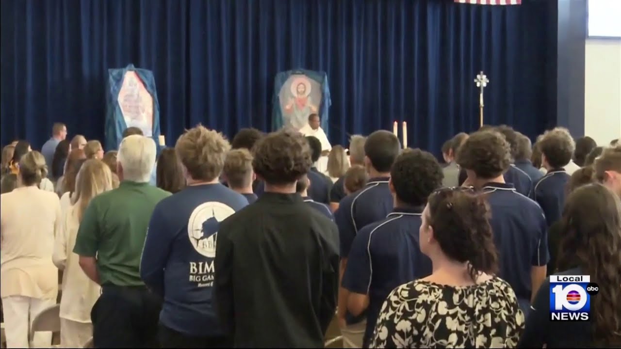 School holds prayer service for teens killed in fiery crash