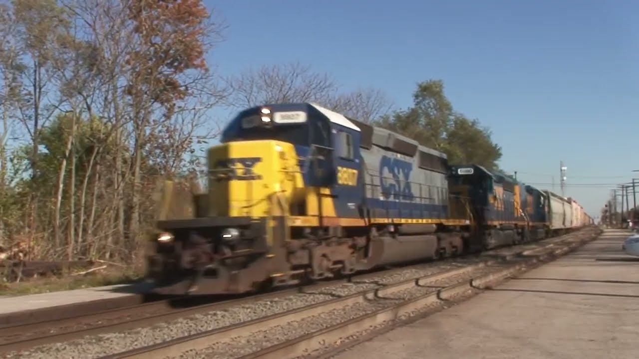 Trains at Fostoria, Ohio October 23, 2010 (With Some Radio Chatter)