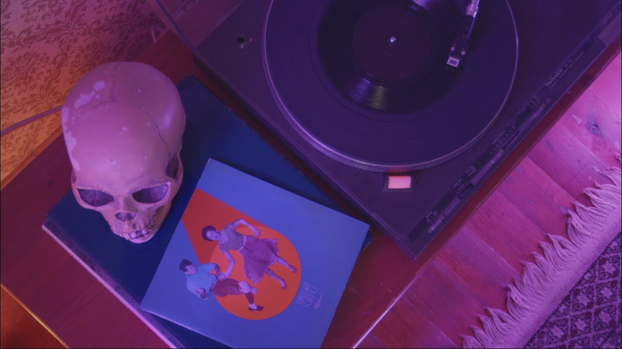 Tanssiva Karhu - Hiljaisuus (musiikkivideo)