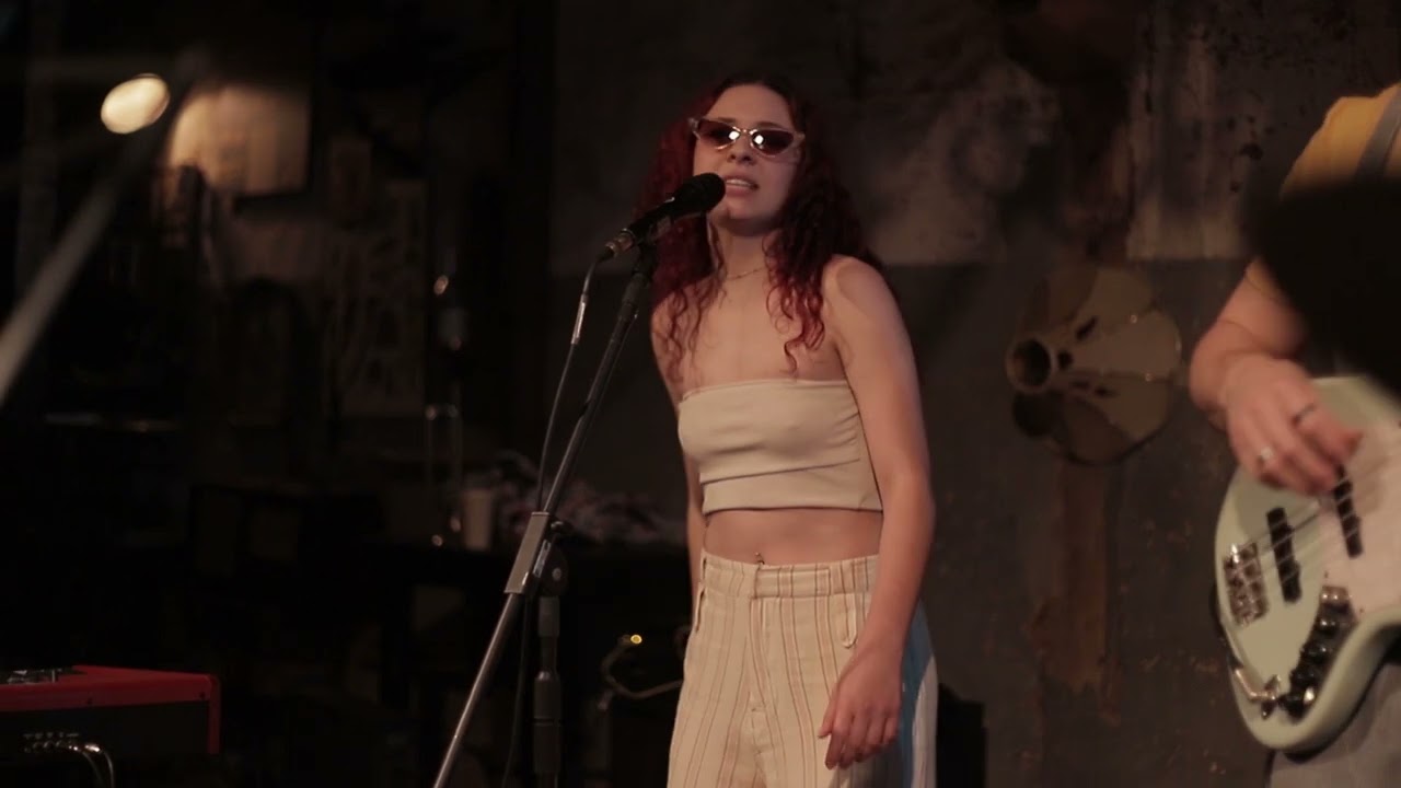 Dê Um Rolê - Gal Costa (Saracutaia cover)