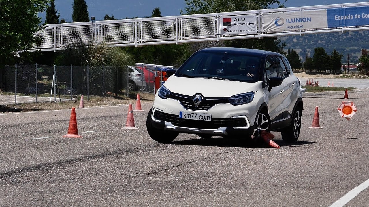 Renault Captur 2017 - Maniobra de esquiva (moose test) y eslalon | km77.com