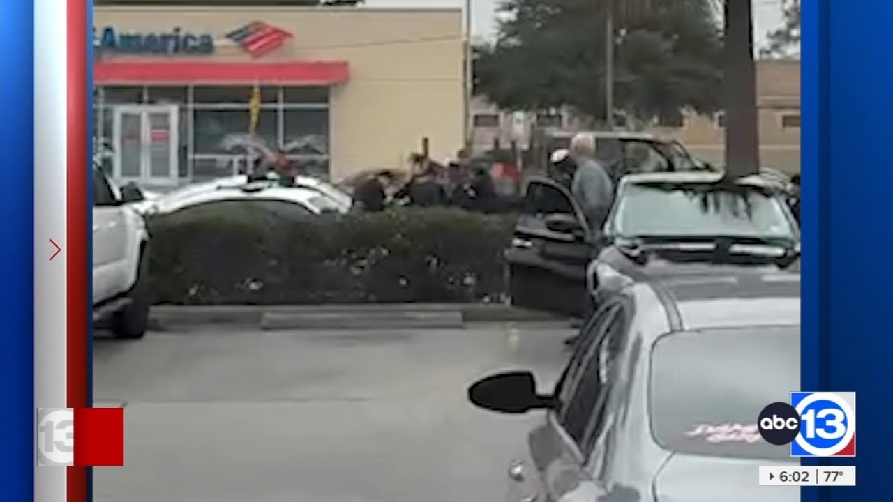 Man in custody after hitting multiple cars while fleeing from deputies in stolen vehicle: Pct. 4