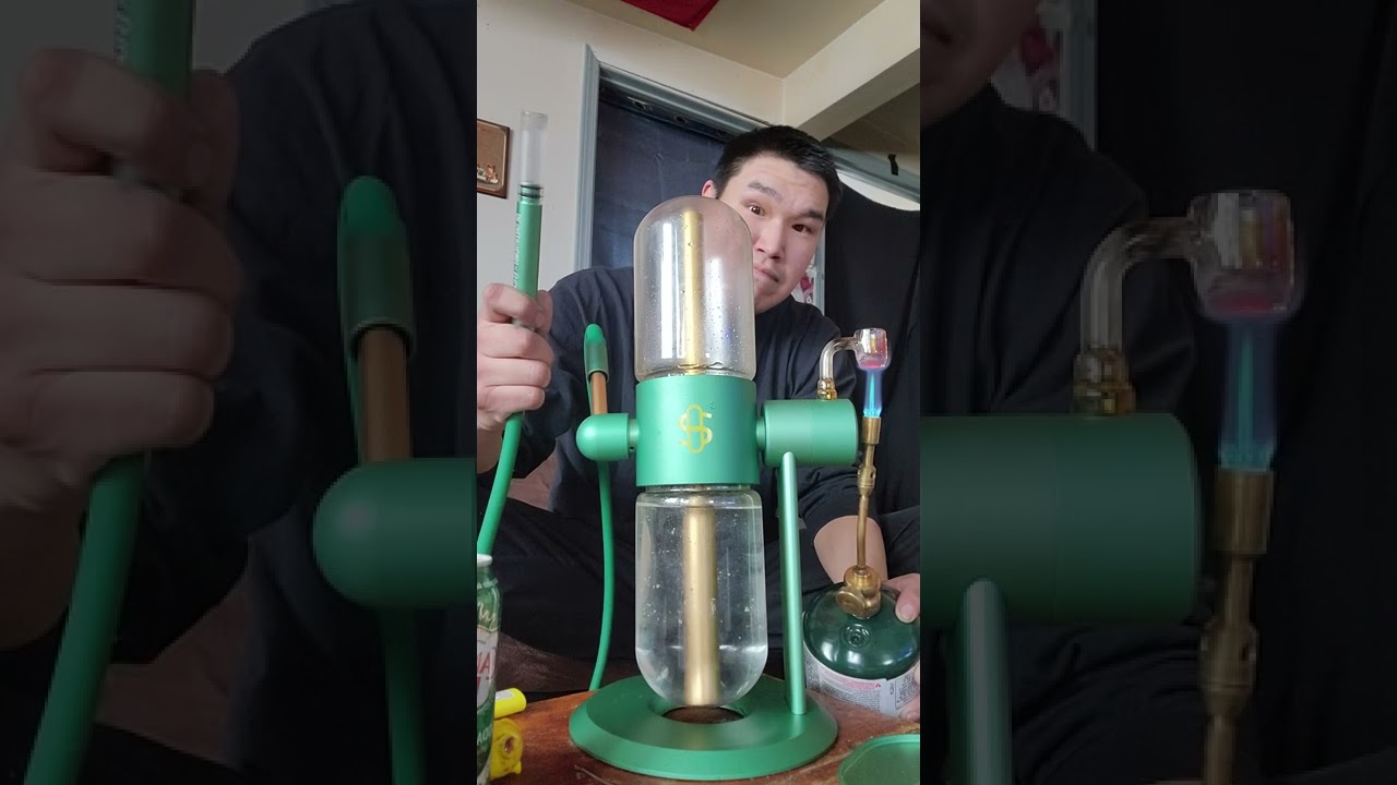 here's my first video of the gravity bong finally. using a shatter or concentration rig. 0.1g dab