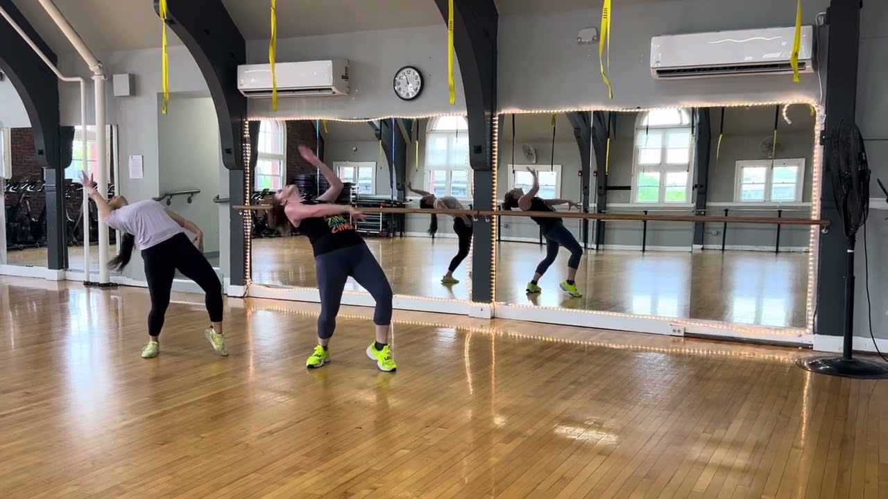 Motamakena by Lamis Khan (Zumba low intensity Egyptian pop) with my girl Karina!