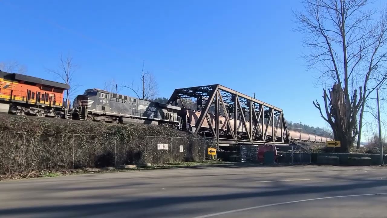 BNSF & Norfolk Southern Grain Hopper Train Crossing Bridge Over White River