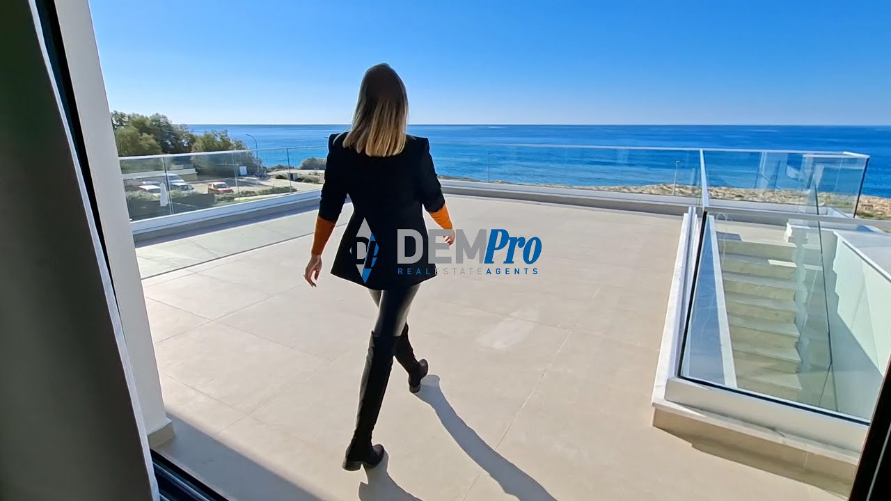 SEAFRONT VILLA IN CHLORAKA - PAPHOS - CYPRUS