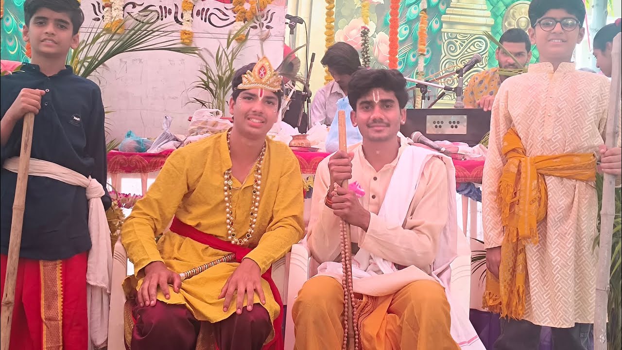 🙏 जय श्री कृष्ण 🙏हमारे घर में आयोजित श्रीमद भागवत कथा का यह छोटा सा यादगार पल है।।
