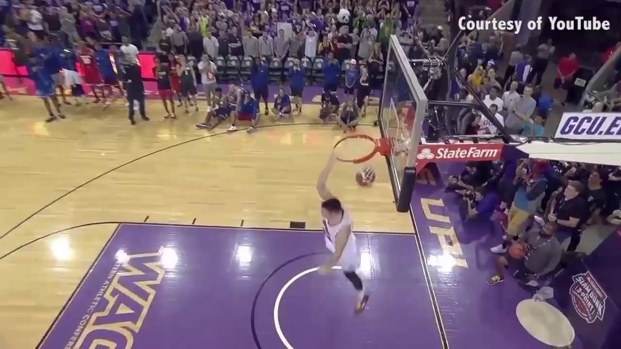 Tyler Flack Wows at College Dunk Contest