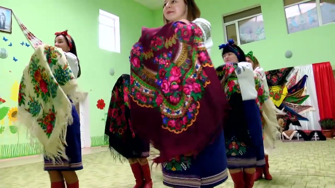 День української хустки (танок у виконанні  ансамблю «ПЕРВОЦВІТИ»)