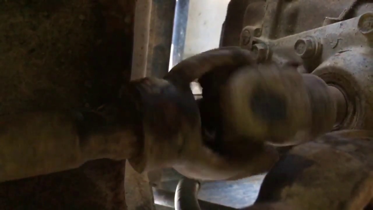 Iseki TU 240 hałaśliwy wał - slow motion