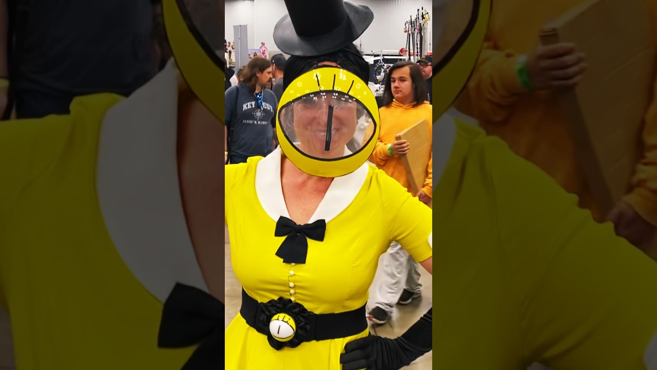 Insane Gravity Falls Bill Cipher Cosplay Display! 