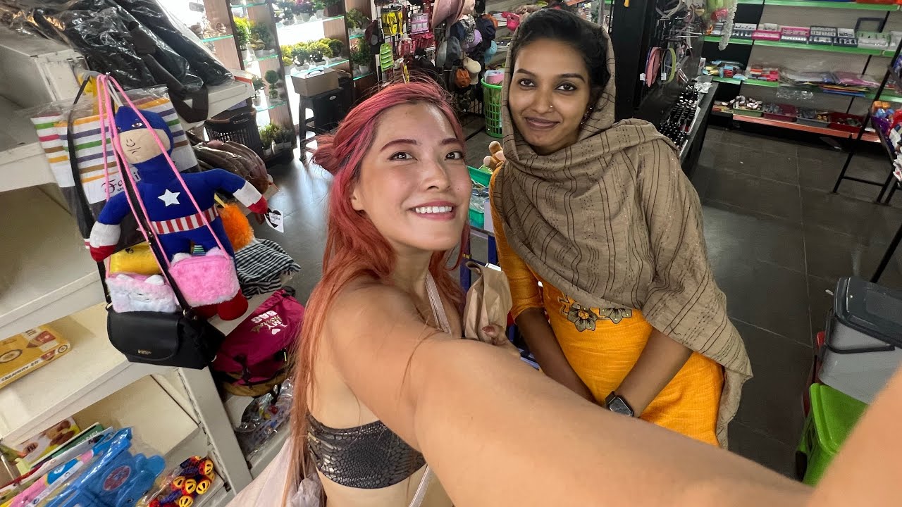 JAPANESE GIRL at LOCAL SHOP in India for first time 🇮🇳🇯🇵