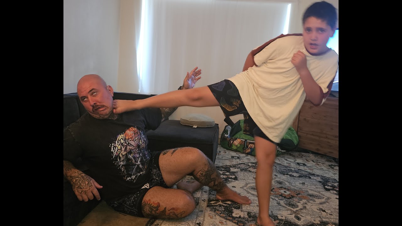 Dad and Son Wrestling reviews!! First WWE RAW of 2026.