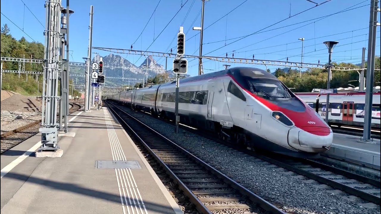 Einfahrt des (SBB ETR 610) in Arth-Goldau