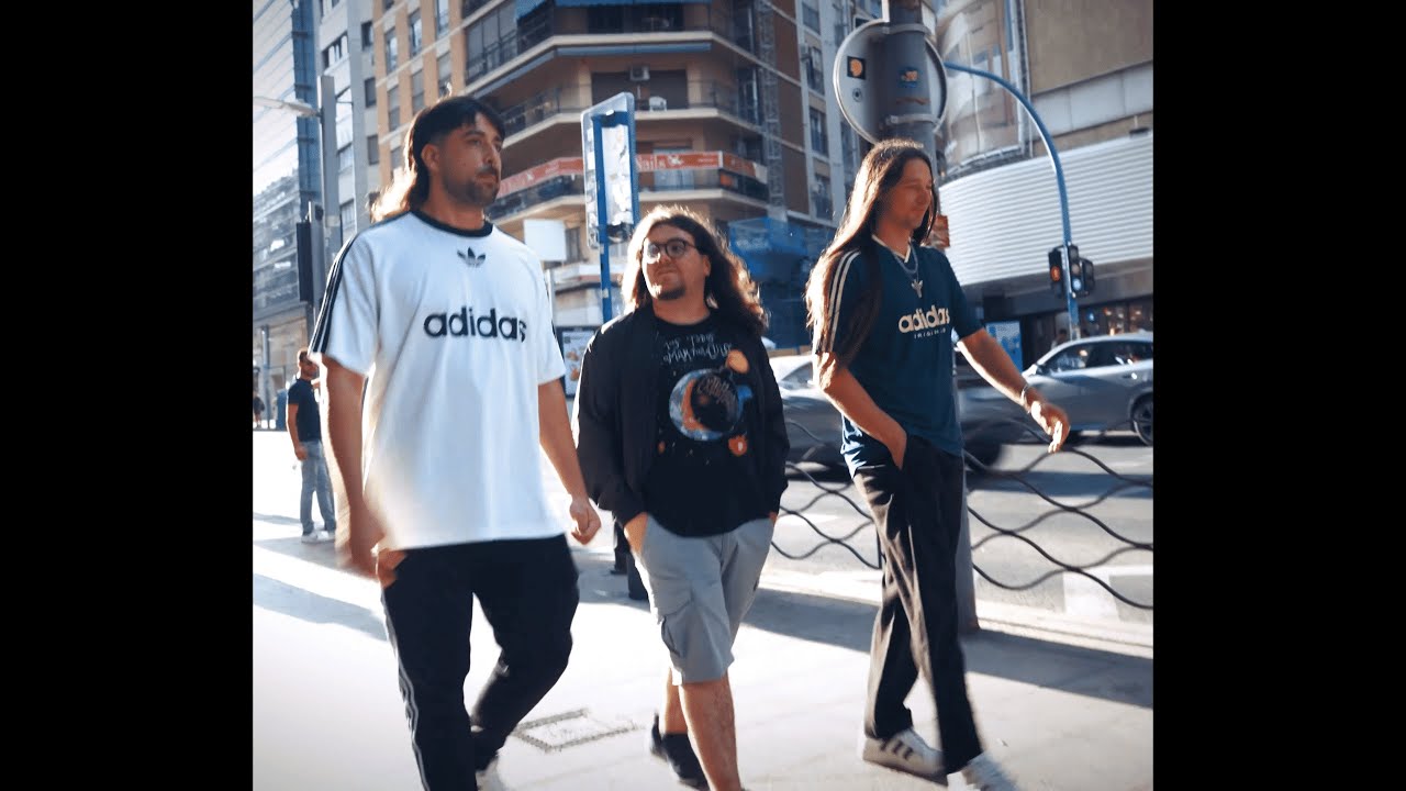 Entrevista a UÑA Y CARNE mientras paseamos por Alicante