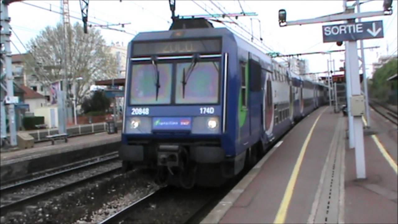 RER D et autres trains à Maisons Alfort-Alfortville (94)