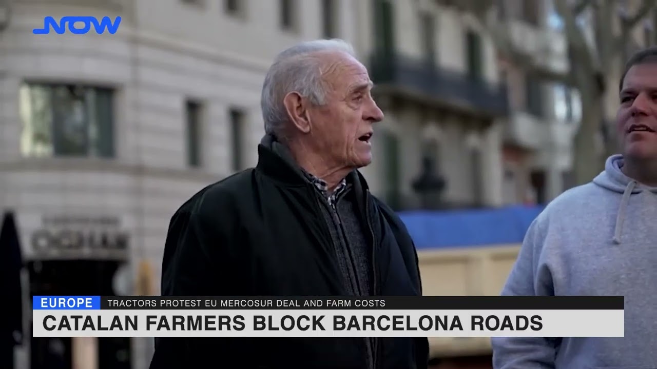 Catalan farmers block Barcelona roads