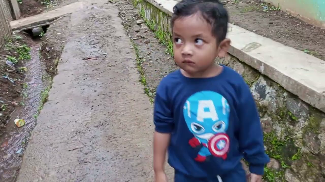 Aa jalan jalan sama bapa.#anaklucu 