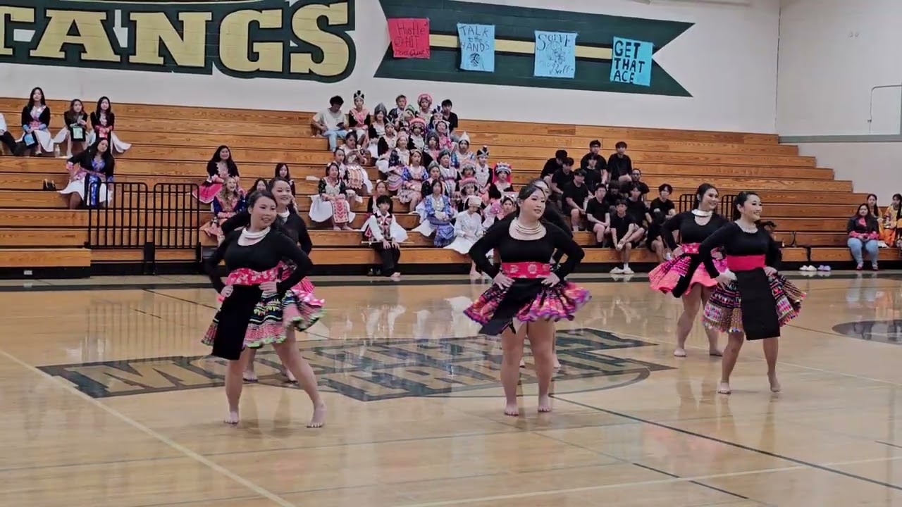 Ntxhais pheej ci mths hmong night 