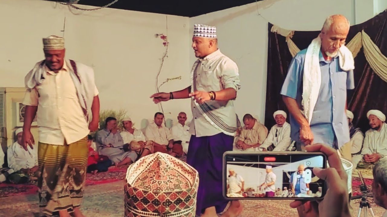 مشاهد | فن حضرمي (رقصة الزربادي) الفنان اكرم محيسون - افراح آل باعباد.