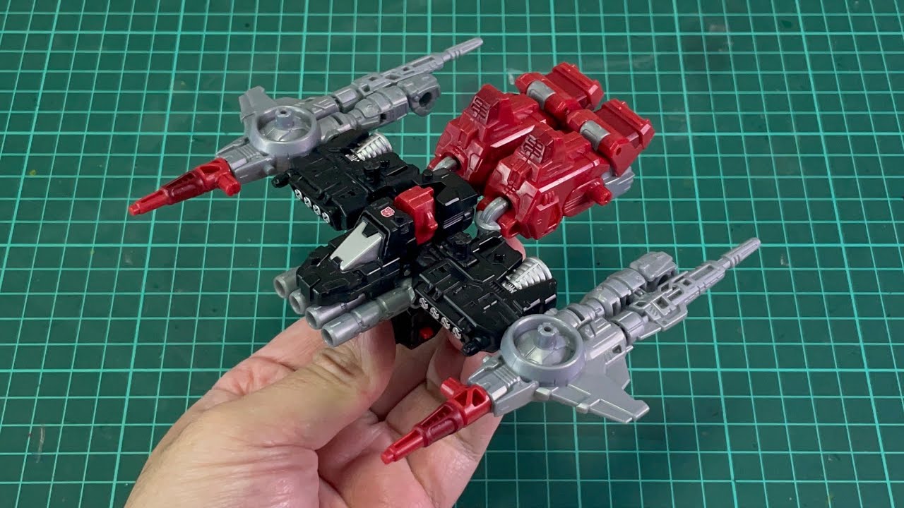 Transformers Generations Selects Siege WFC-GS04 Powerdasher Cromar (Spacecraft mode to Robot mode)