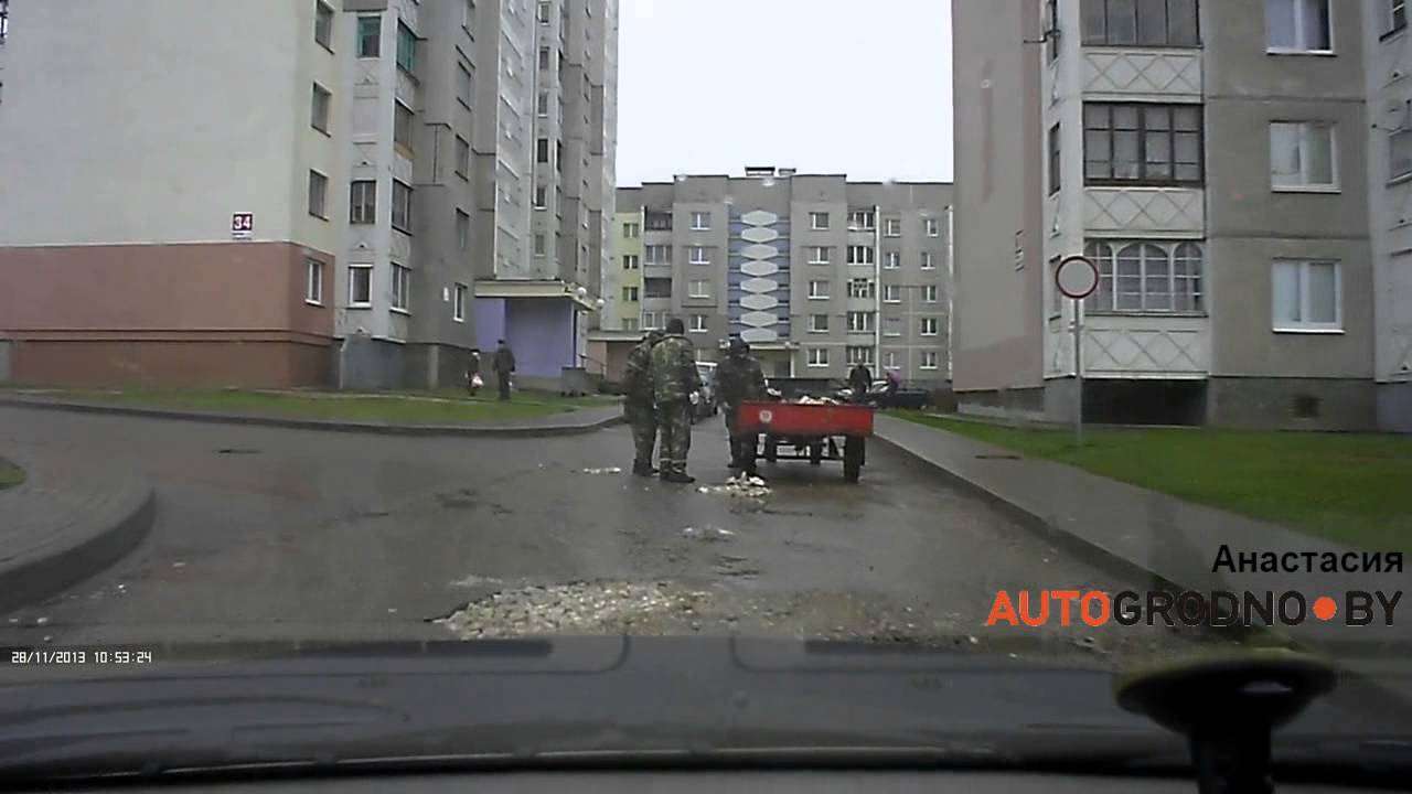 AutoGrodno.by: дворы на Лиможа в Гродно латают кирпичами