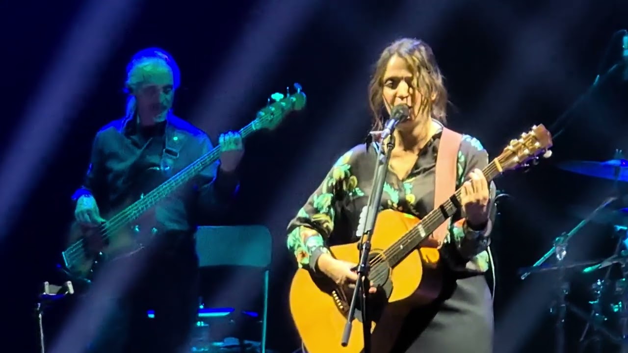 Imparare dagli alberi a camminare - Carmen Consoli live @ Teatro Lyrick di Assisi - 18/10/2025