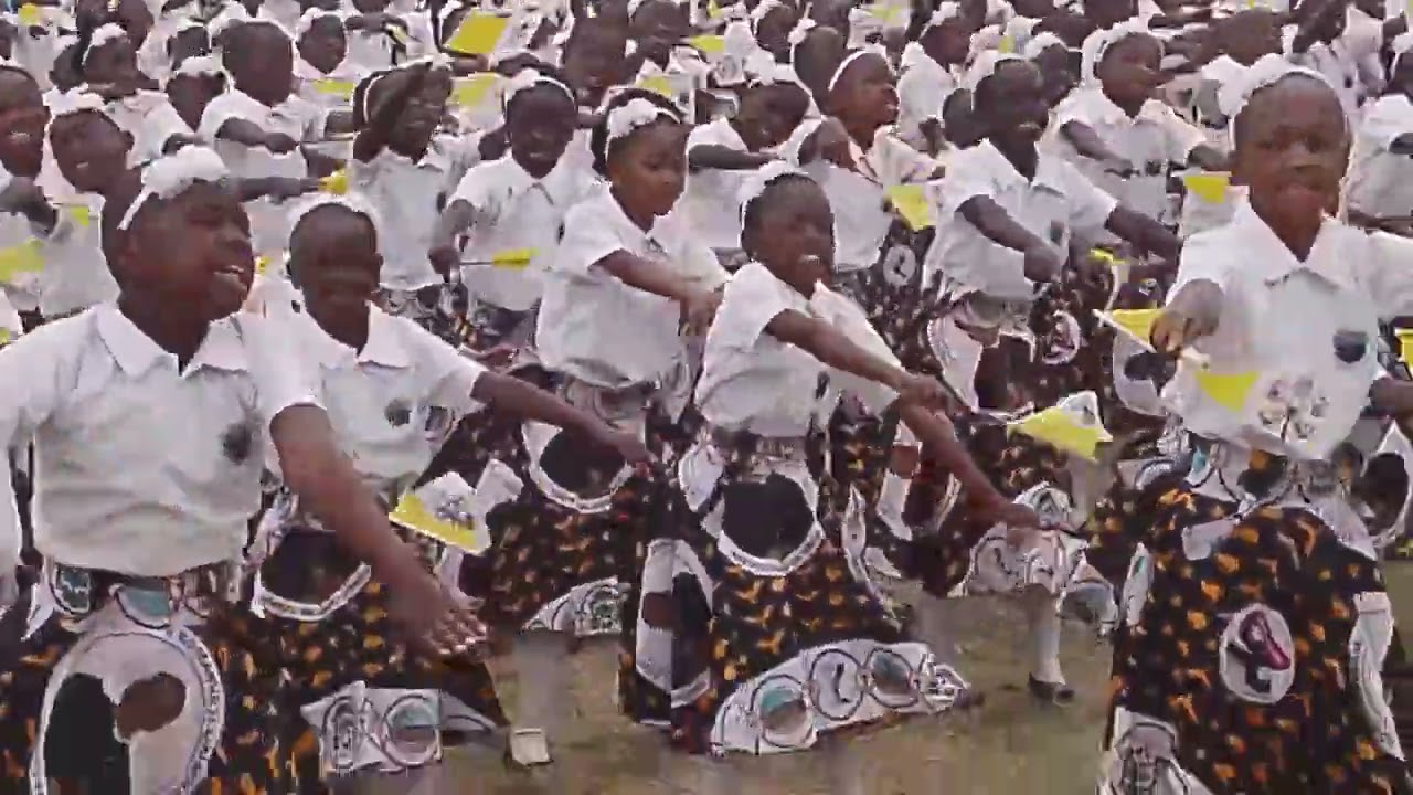 WATOTO WA KIPAPA WASHANGAZA  ULIMWENGU  MZIMA KWA MAMBO HAYA MATAKATIFU
