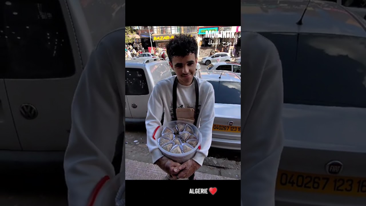 شاب جزائري رائع يعمل مع امه في بيع الحلويات ❤️