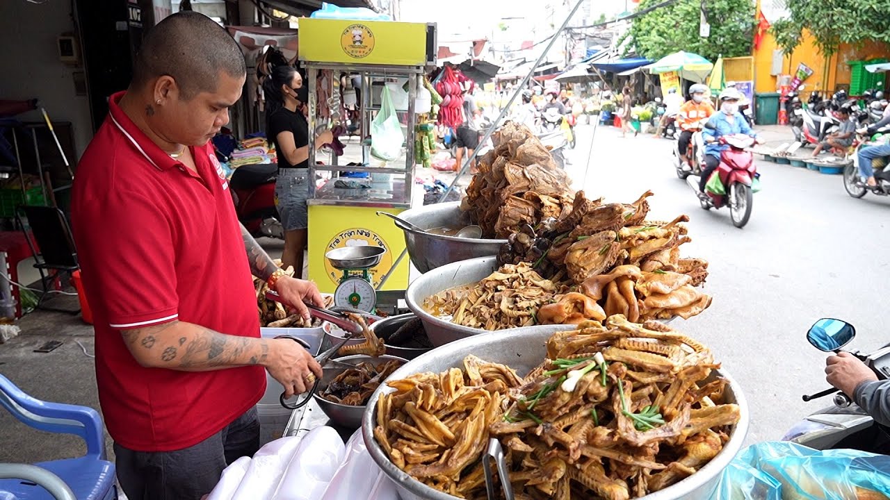 Phá lấu vịt anh Tài đông khách ở vỉa hè Sài Gòn, nghề hái ra tiền ít người biết