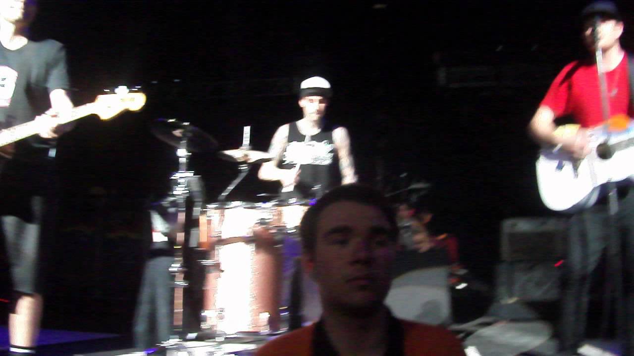 blink-182 'Going Away to College' & 'Dick Lips' Acoustic Live Brixton Academy 25-07-2012