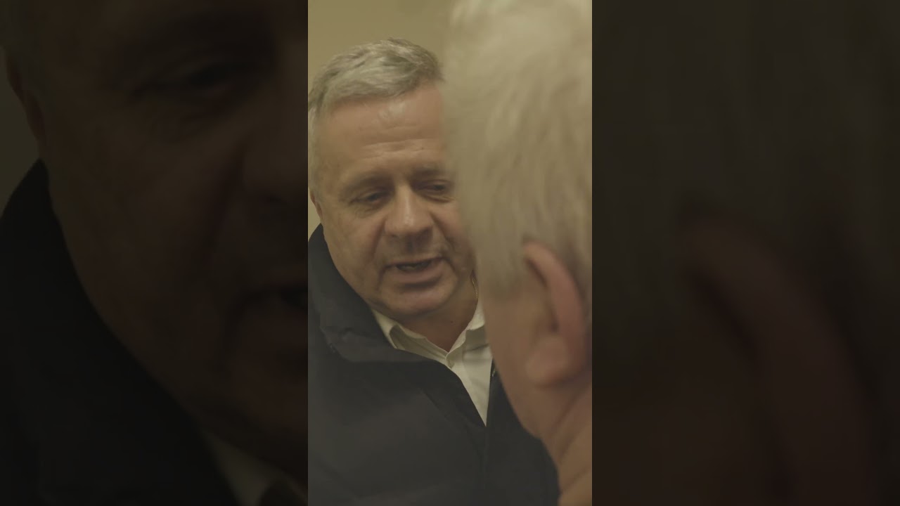 Przepychanki burmistrza Łomianek z Piotrem Ikonowiczem - zwiastun filmu na kanale E-respekt