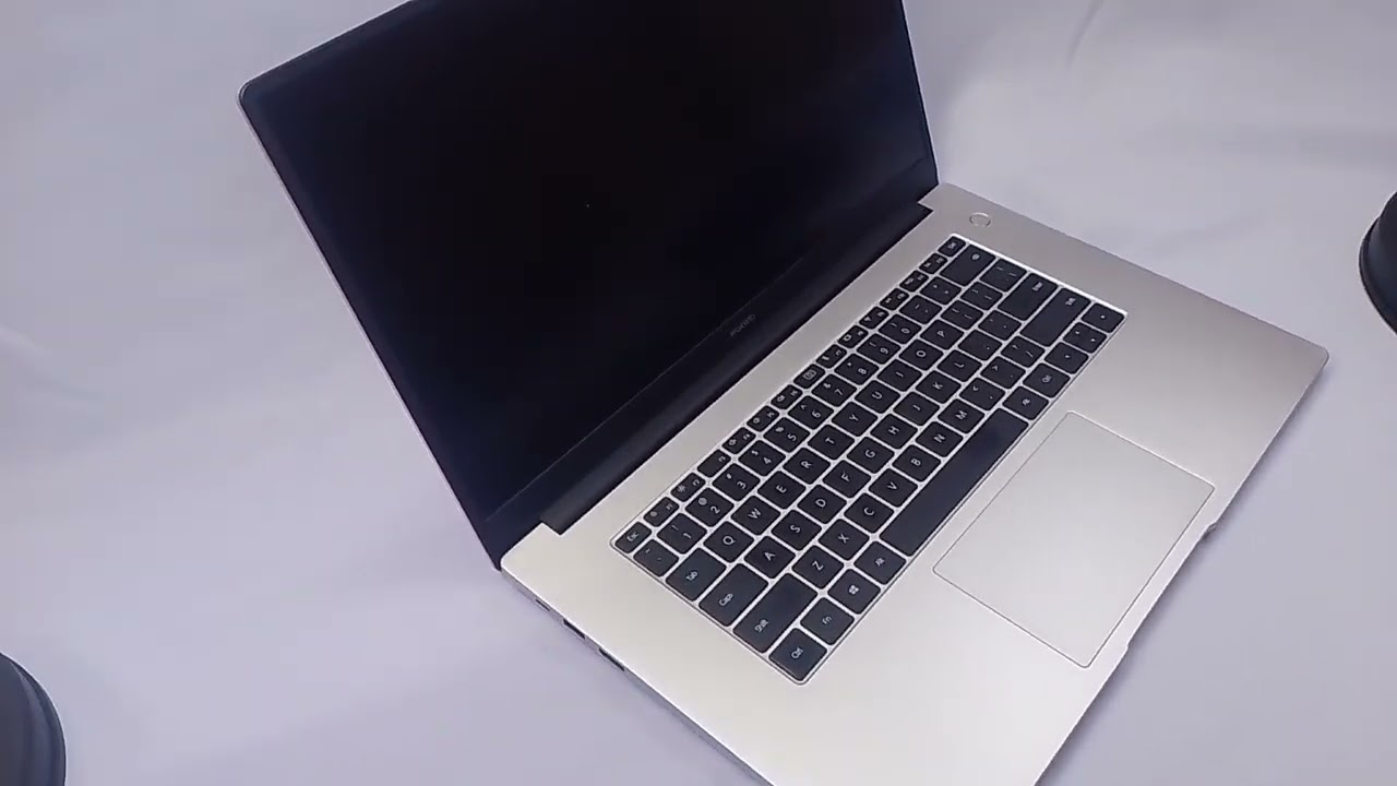 Huawei laptop Ryzen 3 for sale ( Used ) and review please see price below 