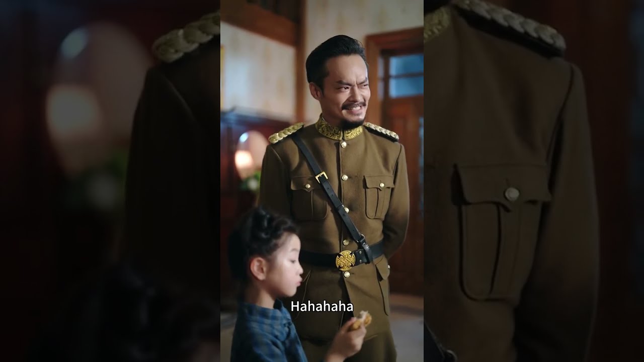 3歲女孩搶了兇狠軍官的包子，所有人看笑話，怎料下一秒她徒手擋子彈救下軍官，改寫命運！#短劇 #逆襲 #萌娃 #親情