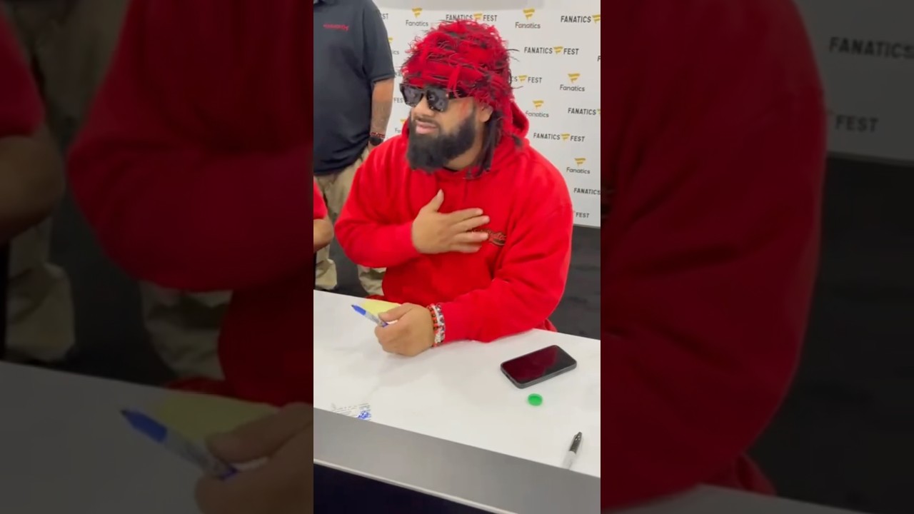 Jacob Fatu gets emotional by signing a Ticket of his debut 