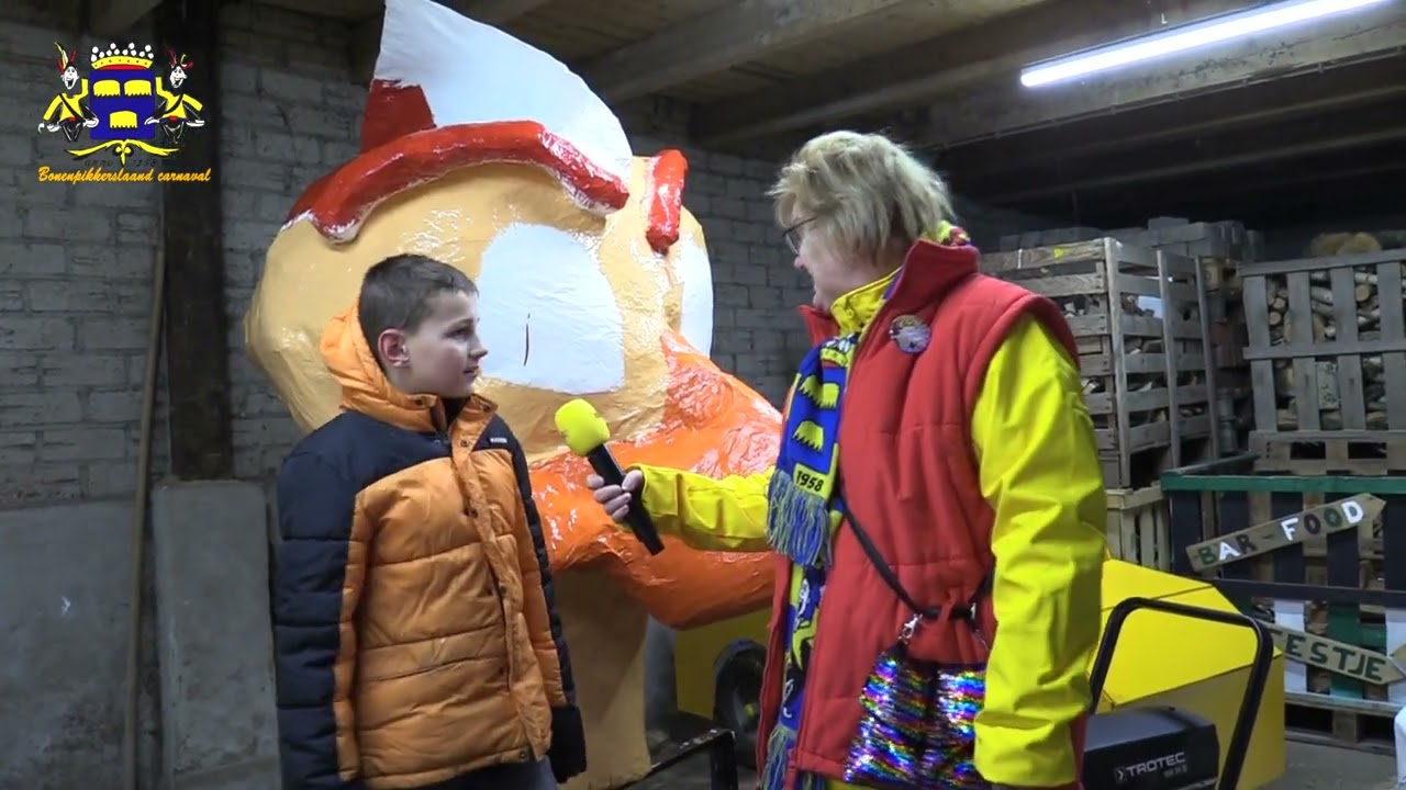 Struivenlaand (Alphen) Carnavalswagens bouwen C.V. de Cobra's 2024