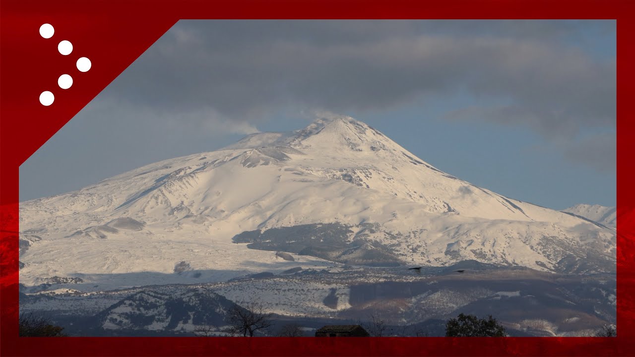 Etna, il vulcano si presenta ammantato di neve dopo le recenti abbondanti precipitazioni