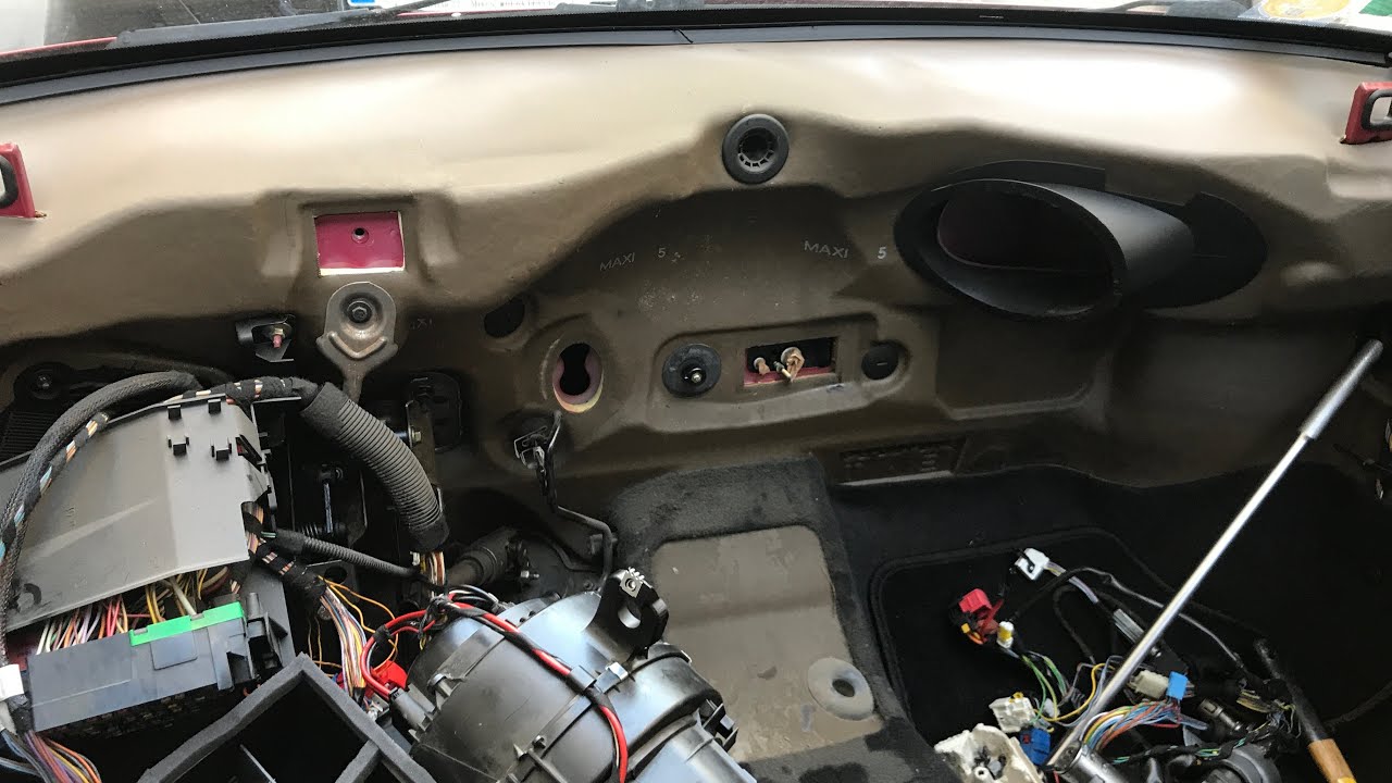 Démontage tableau de bord Peugeot 206