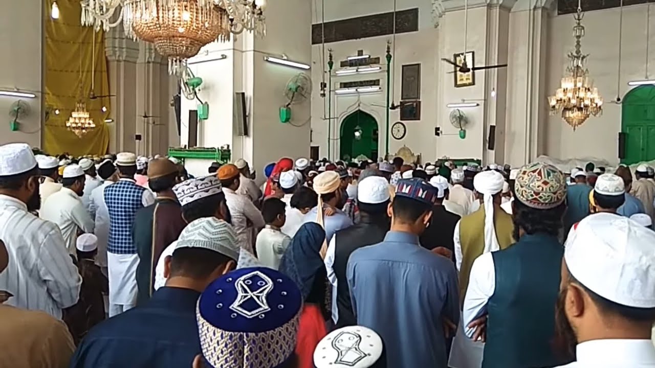 saba madine mein  Mustafa se hum bekaso ka salam kehna ....by Qari Mohammed Asad Ullah Shareef.