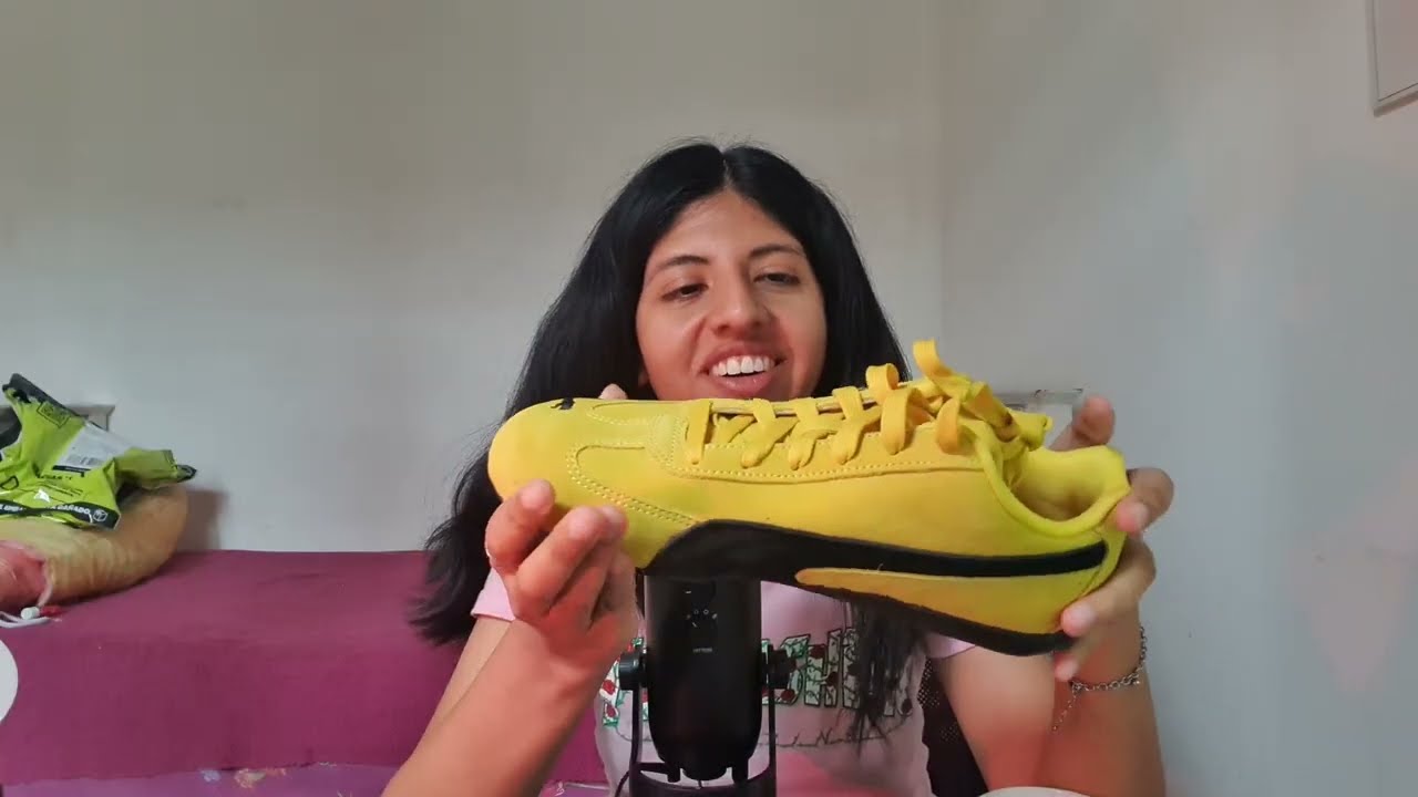 ASMR Tapping with sneakers 👏🏽