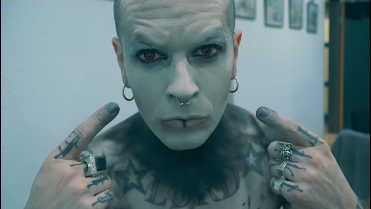 3-minute casual make up with Chris Harms