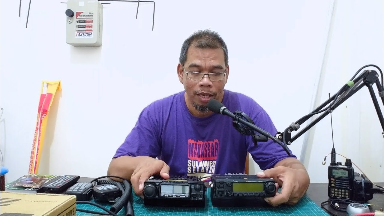 Сравнение Firstcom FR-188 и ICOM IC-2300H