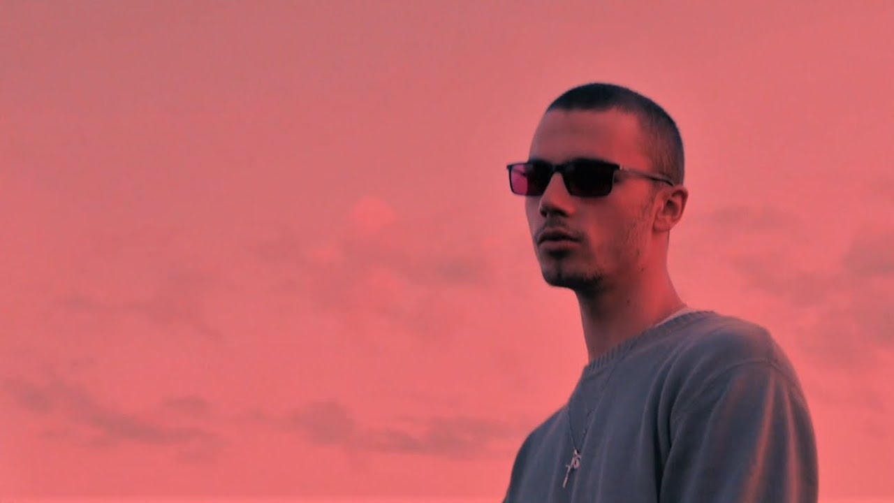 glitch bladé - DYSTHOPIA  🌅  ft. Tomolly. (Music Video)