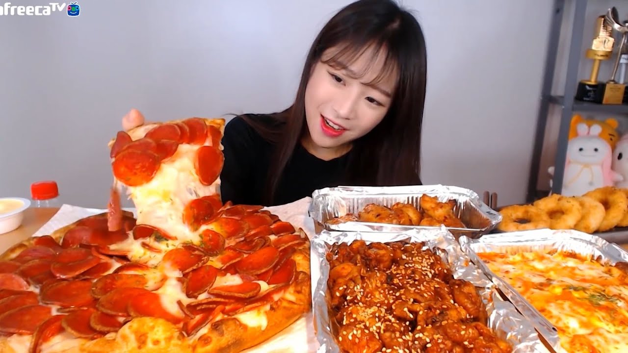 치즈폭탄 페페로니 피자에 닭발,스파게티,새우링 간단하게 먹방 Korean mukbang eating show
