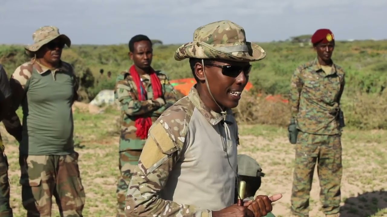 General Odawaa Khawaarijta laba waddo ayaa u faran oo kala ah, in la dilo ama inay isi soo dhiibaan