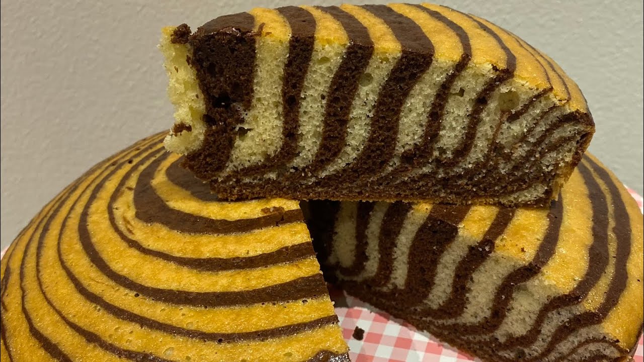 Torta zebrata sofficissima, fatta con il Mambo Touch della Cecotec