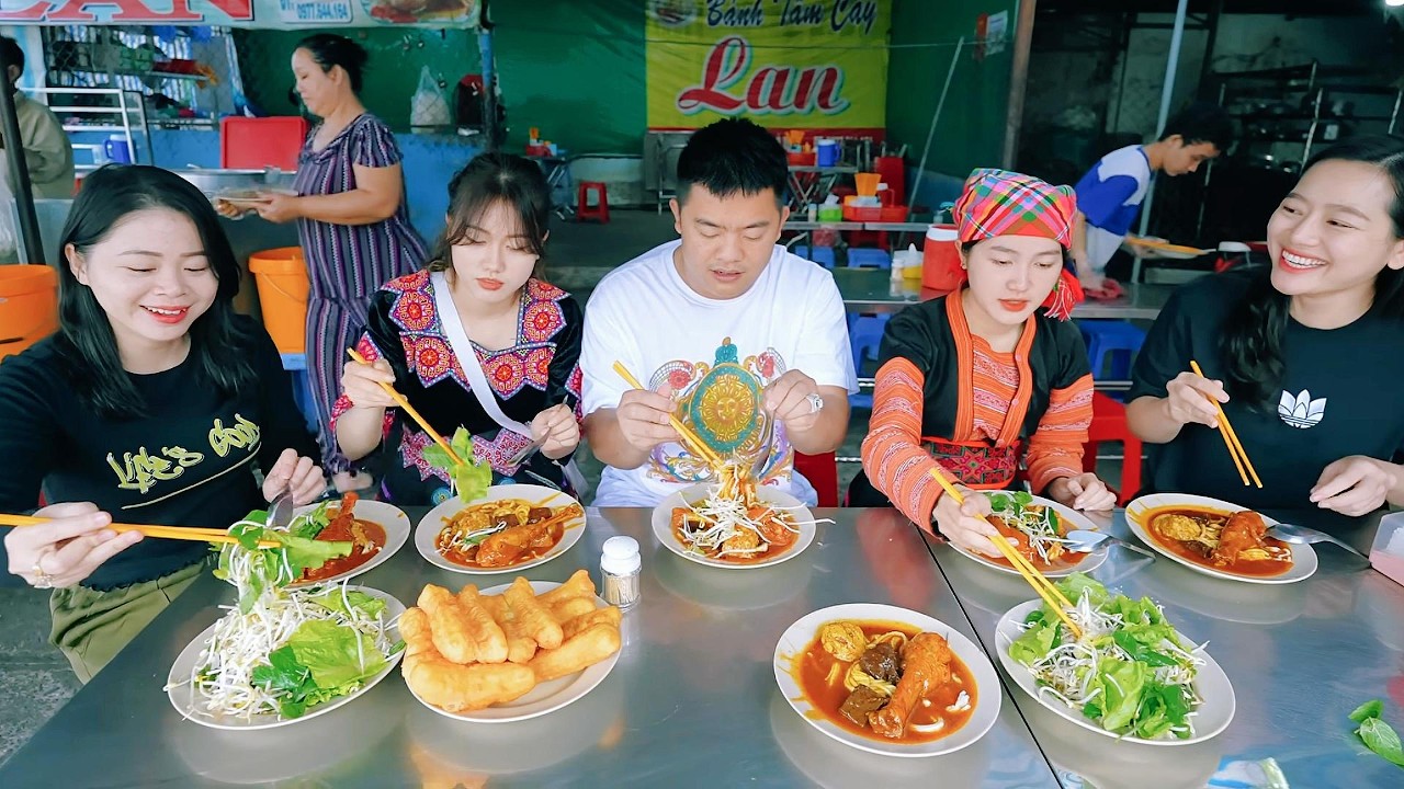 THƯỞNG THỨC BÁNH TẦM CAY CÀ MAU | ĂN CÙNG CHỊ ÁNH KUA – ANH HẢI SAPA TV & PHẠM DŨNG | BẾP TRÊN BẢN